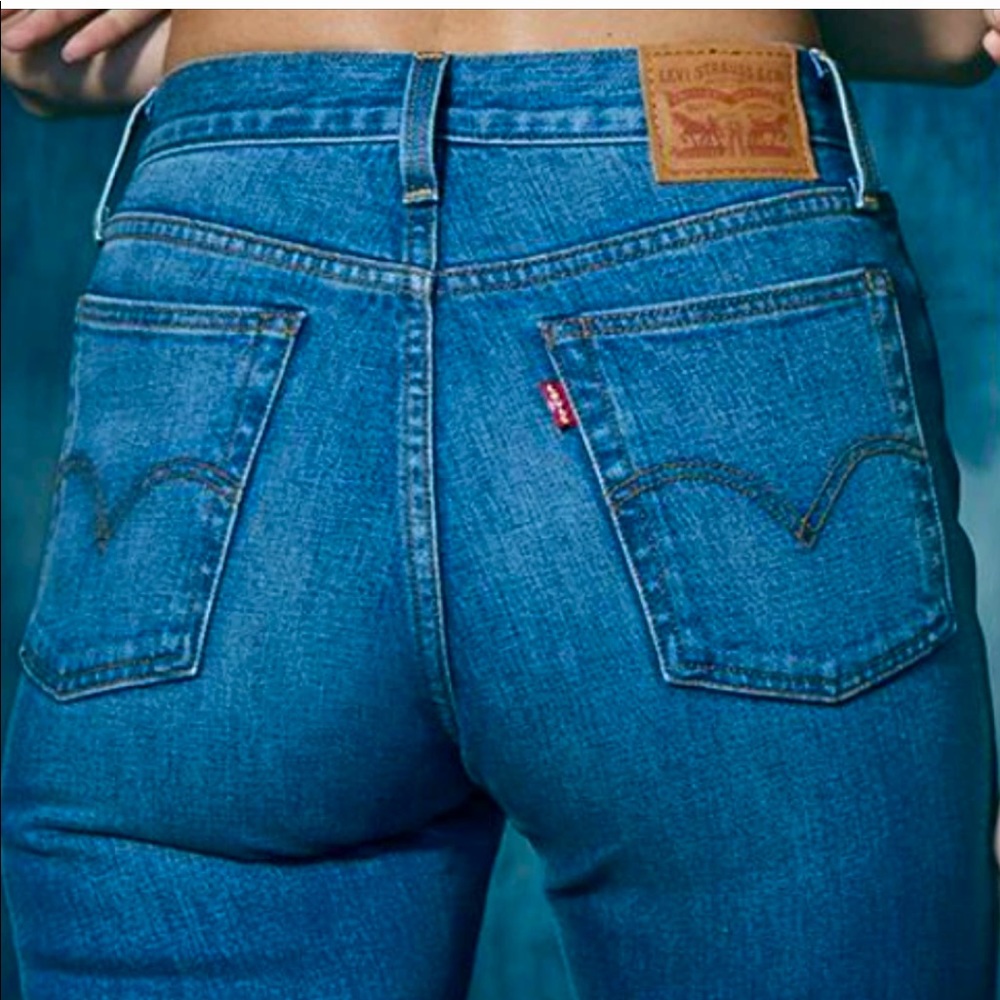 Levi’s Wedgie Straight raw hem jeans Sz 32 NWT